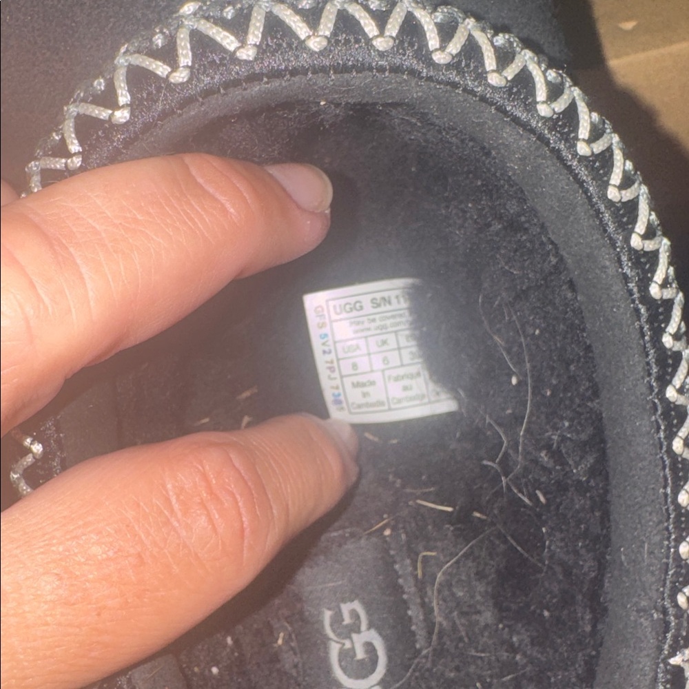 Uggs - Picture 4 of 4
